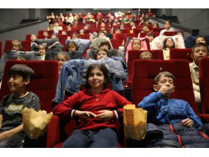"Elif ve Arkadaşları: Kapadokya" filminin Nevşehir'deki galasına depremzede çocuklar katıldı