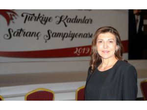 "Türk kadın satranççılardan derece bekliyoruz"