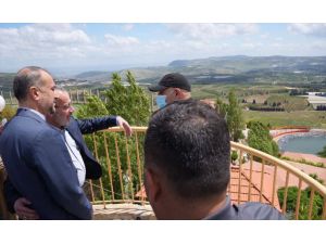 İran Dışişleri Bakanı, Hizbullah ile dayanışma için İsrail sınırındaki köyü ziyaret etti