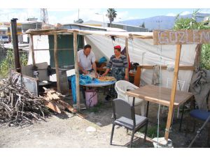 Hatay'da depremzede kadın gözleme yaparak aile bütçesine katkı sağlıyor