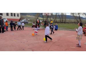 Ardahan'da ilkokul öğrencileri deprem bölgesindeki kardeş okulları için kermes düzenledi