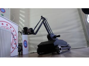 Meslek liseli öğrenciler, öğretmenleriyle bomba imha robotu geliştirdi
