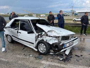 Adana'da 3 aracın karıştığı kazada 11 kişi yaralandı