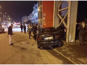 Bingöl'de iki otomobilin çarpıştığı kazada 10 kişi yaralandı