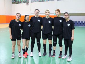 Görele Belediyespor Kadın Hentbol Takımı, genç yeteneklerle yoluna devam ediyor