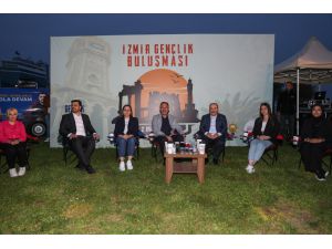 Bakanlar Varank ve Kasapoğlu, İzmir'de gençlerle bir araya geldi