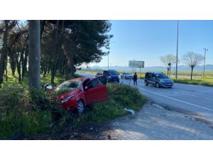 Samsun'da şarampole düşen otomobildeki 1 kişi öldü, 3 kişi yaralandı