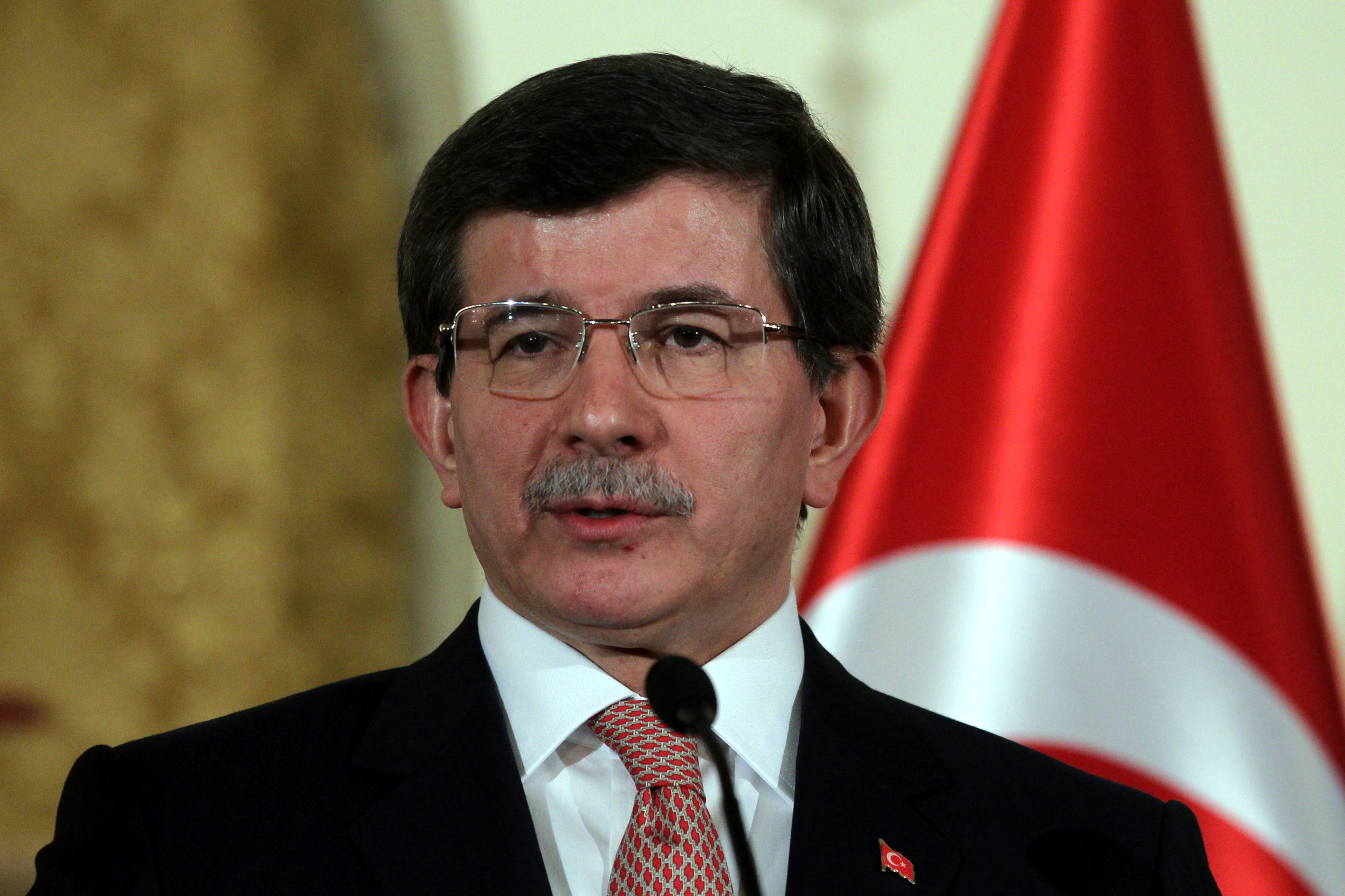 Davutoğlu, "bizim de sizden beklentilerimiz var”