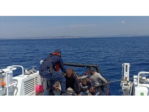 İzmir açıklarında 104 düzensiz göçmen kurtarıldı