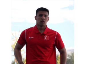 Depremzede milli güreşçi, Türkiye şampiyonluğunun ardından Avrupa Şampiyonası'na hazırlanıyor