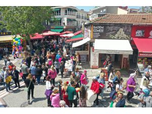 Kakava Şenlikleri için gelen turistler ciğercilerin önünde uzun kuyruklar oluşturdu