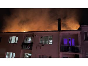 Bursa'da 5 katlı apartmanın çatısında çıkan yangın söndürüldü