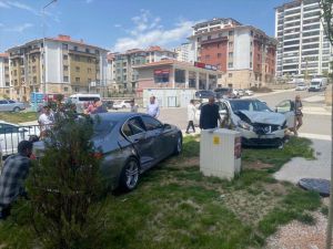 Elazığ'da trafik kazasında MHP'nin milletvekili adayının da aralarında bulunduğu 4 kişi yaralandı