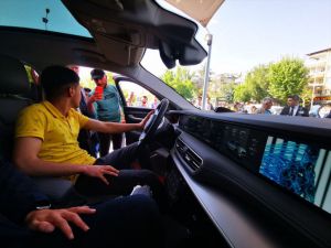 Türkiye'nin yerli otomobili Togg, Gaziantep'te vatandaşlarla buluştu