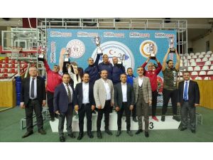Sivas'ta düzenlenen Büyükler Türkiye Halter Şampiyonası sona erdi