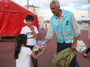 Avusturya'da yaşayan gurbetçiler depremzede çocuklara 10 bin oyuncak dağıttı
