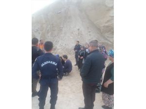 Uşak'ta kum yığınının altında kalan işçi öldü