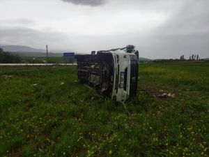 Isparta'da devrilen yolcu minibüsündeki 1 kişi öldü, 5 kişi yaralandı