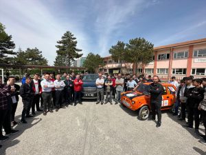 Türkiye'nin yerli otomobili Togg, Çorum'da TEKNOFEST şampiyonlarıyla buluştu