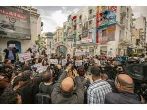 Tunus'ta bir gazetecinin "terörle mücadele yasası" kapsamında hüküm giymesine tepki