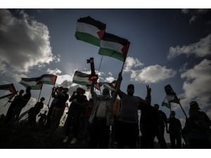 Doğu Kudüs'teki provokatif "bayrak yürüyüşü" Gazze'nin İsrail sınırında protesto edildi