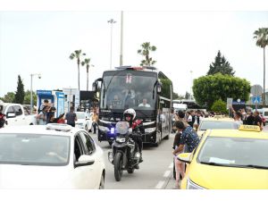 Beşiktaş kafilesi Adana'ya geldi