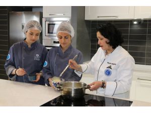 Kütahya'nın yöresel lezzetlerini öğrenen öğrenciler kentin gastronomi turizmine katkı sunacak