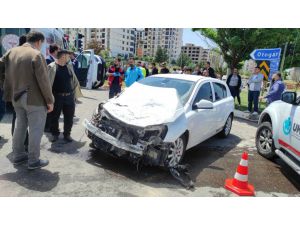 Siirt'te otomobil ile kamyonetin çarpışması sonucu 7 kişi yaralandı