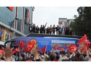 Gençlik ve Spor Bakanı Kasapoğlu, Manisa'nın ilçelerinde vatandaşlara seslendi: