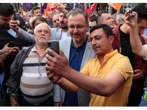 Gençlik ve Spor Bakanı Kasapoğlu, Akhisar'da vatandaşlara seslendi: