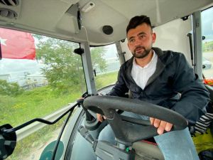 Balıkesirli genç çiftçi, Cumhurbaşkanı Erdoğan'a teşekkür etmek için traktörüyle yola çıktı