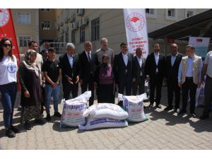 Kilis'te depremzede hayvan yetiştiricilerine yem desteği