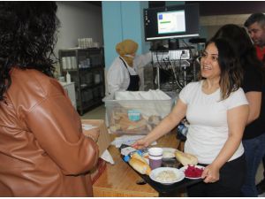 Sinop'ta Türk Mutfağı Haftası kapsamında depremzedelere yöresel yemek ikram edildi