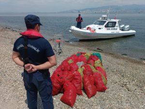 İzmir Körfezi'nde kaçak avlanan 17 kişiye para cezası kesildi