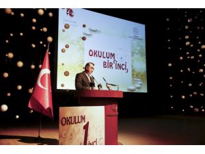 Bakan Dönmez, Eskişehir'de "Okulum Bir İnci Projesi Ödül Töreni"nde konuştu: