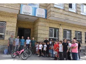 Tahran Türk İlköğretim Okulu'nda "Hazreti Muhammed'in hayatı" konulu kitap okuma yarışması