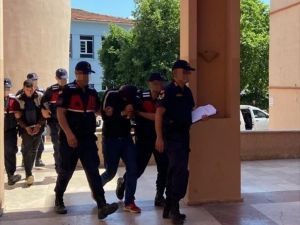 İzmir'de sosyal medya üzerinden terör propagandası suçlamasıyla 11 kişi yakalandı