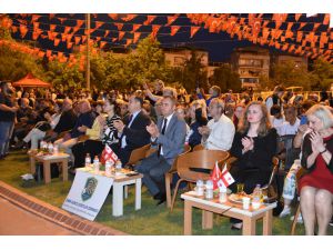 Gürcistan'ın Ankara Büyükelçisi Giorgi Janjgava, İzmir'deki Gürcü Dostluk Gecesi'ne katıldı