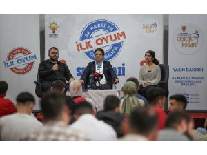 Bakan Derya Yanık, Sultangazi'de gençlerle buluştu: