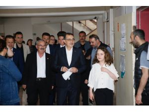 Enerji ve Tabii Kaynaklar Bakanı Dönmez, oyunu Eskişehir'de kullandı: