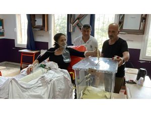 Bodrum'da bir hasta sedyede oksijen tüpüne bağlı oyunu kullandı