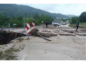 Bilecik'te şiddetli yağış tarım arazilerinde ve yollarda hasara neden oldu