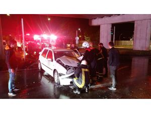 Sivas'ta otomobil ile kamyonetin çarpıştığı kazada 7 kişi yaralandı