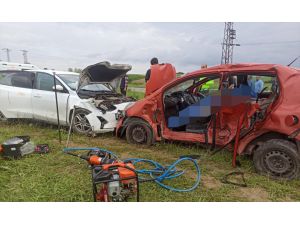 Kırklareli'nde iki otomobilin çarpıştığı kazada 1 kişi öldü, 4 kişi yaralandı