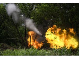 Bahmut cephesi yönündeki Ukraynalı topçu sistemleri Rus mevzilerine yoğun atış yapıyor