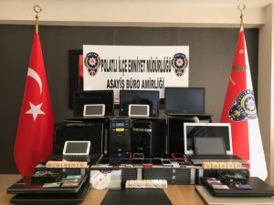 Dikkati çekmemek için ailelerindeki kadınları kullanmışlar