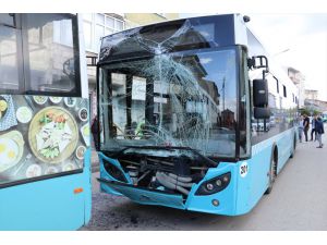 Erzurum'da şehir içi toplu ulaşım otobüsleri kaza yaptı, 15 yolcu yaralandı