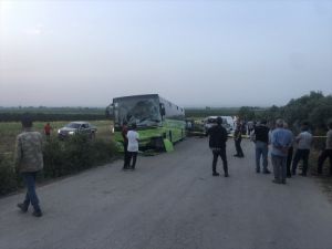 GÜNCELLEME - Adana'da belediye otobüsü ile minibüsün çarpışması sonucu 3 kişi öldü, 9 kişi yaralandı