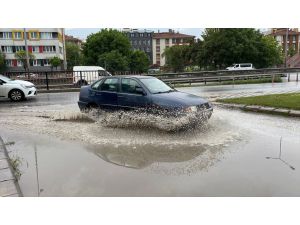 Eskişehir'de şiddetli yağış etkili oldu