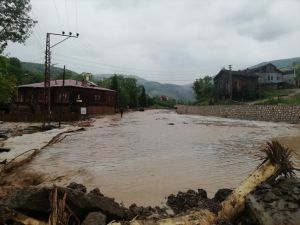 GÜNCELLEME - Kastamonu'nun Pınarbaşı ilçesinde sağanak su baskınlarına neden oldu